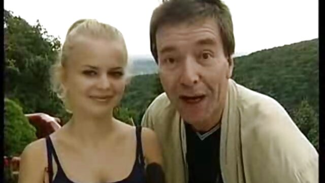 Kokybiški filmai :  Šviesiaplaukė mergytė pradeda seksą su įkyriu patėviu miegamajame Nemokami porno filmai 