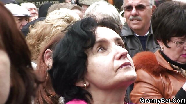 Kokybiški filmai :  Seksas už pinigus baigiasi fantastišku stipriu kreditoriaus orgazmu Nemokami porno filmai 