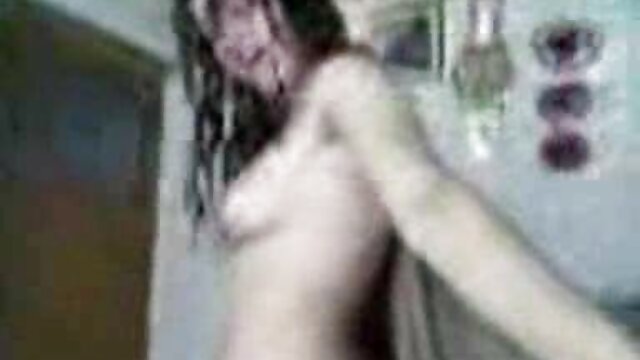 Kokybiški filmai :  Rūkanti karšta blondinė sunaikina ką tik nuskustą pūlingą. Nemokami porno filmai 