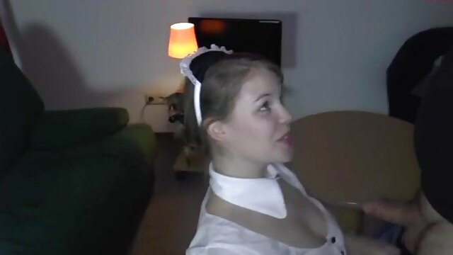 Kokybiški filmai :  Blondinė parodo savo kūną, o paskui dulkina tą agentą Nemokami porno filmai 