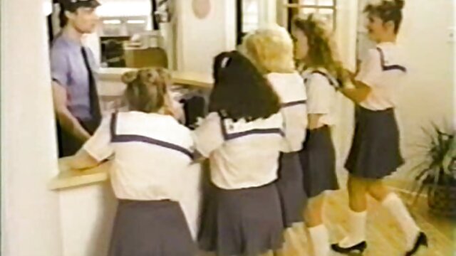 Kokybiški filmai :  Vaikinui trūksta sekso, o draugės hipiška pamotė tai sutvarko Nemokami porno filmai 
